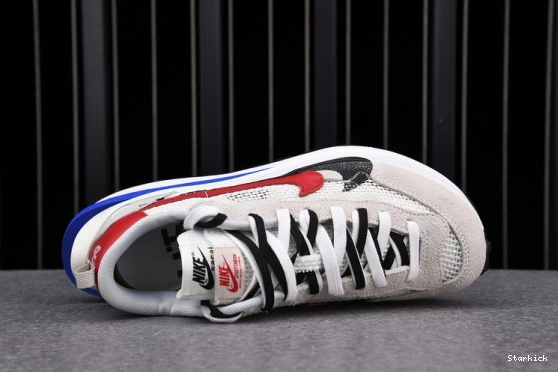 Vaporwaffle  sacai Sport Royal CV1363-100 Nike Game Fuchsia 0211